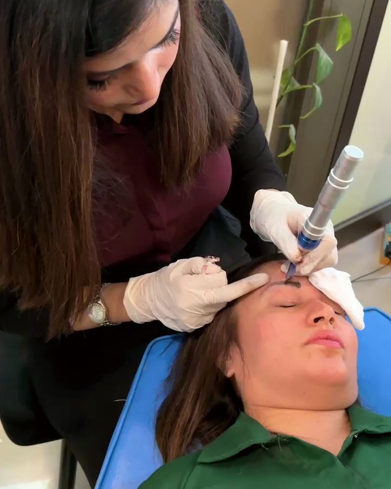 Mehak Ishtiaq using a derma pen on a model